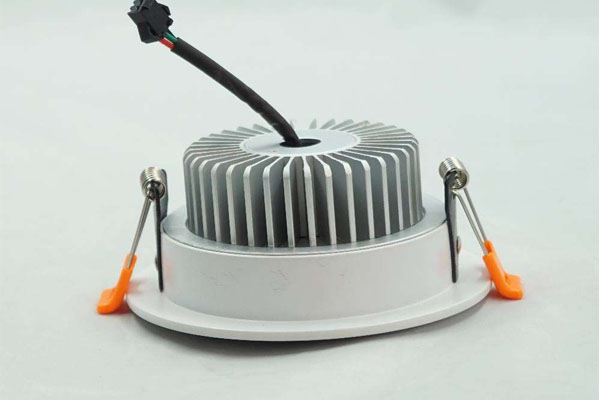 Đế tản nhiệt đèn LED – Bộ phận quan trọng nhất của vỏ đèn