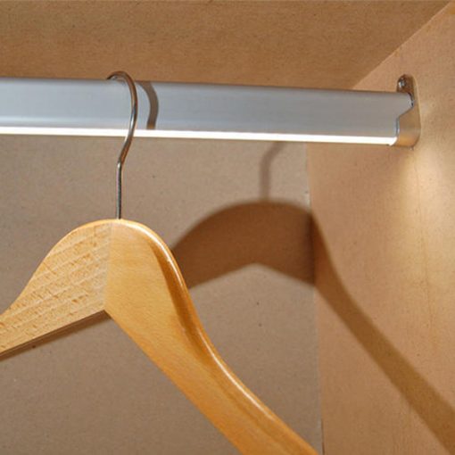 Thanh nhôm định hình LED chiếu sáng giá treo trong tủ quần áo