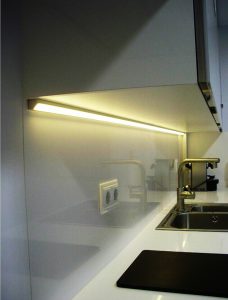Đèn LED thanh nhôm định hình chiếu sáng kệ tủ bếp